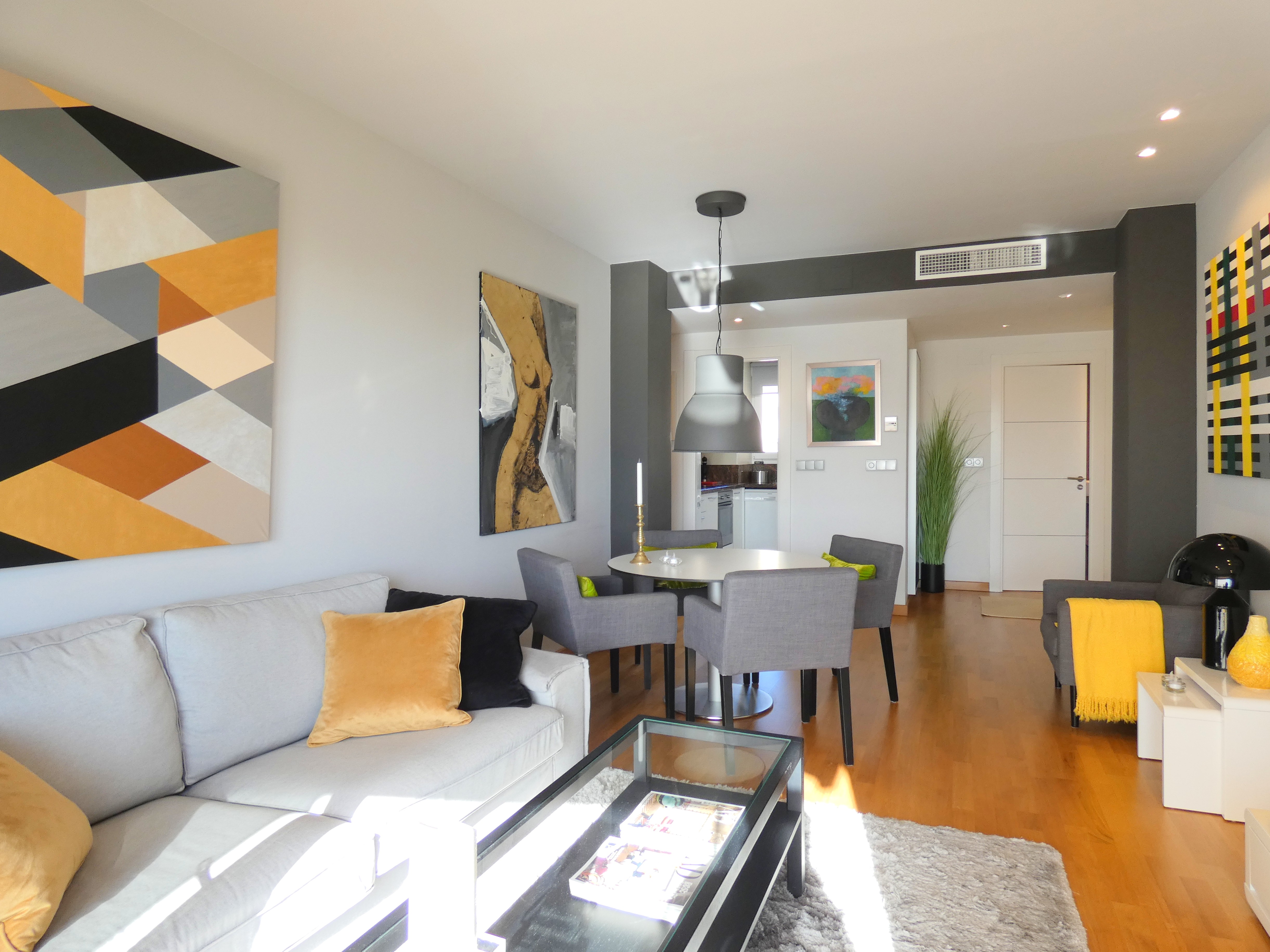 Modern 2-bedroom apartment with south-facing terrace and pool