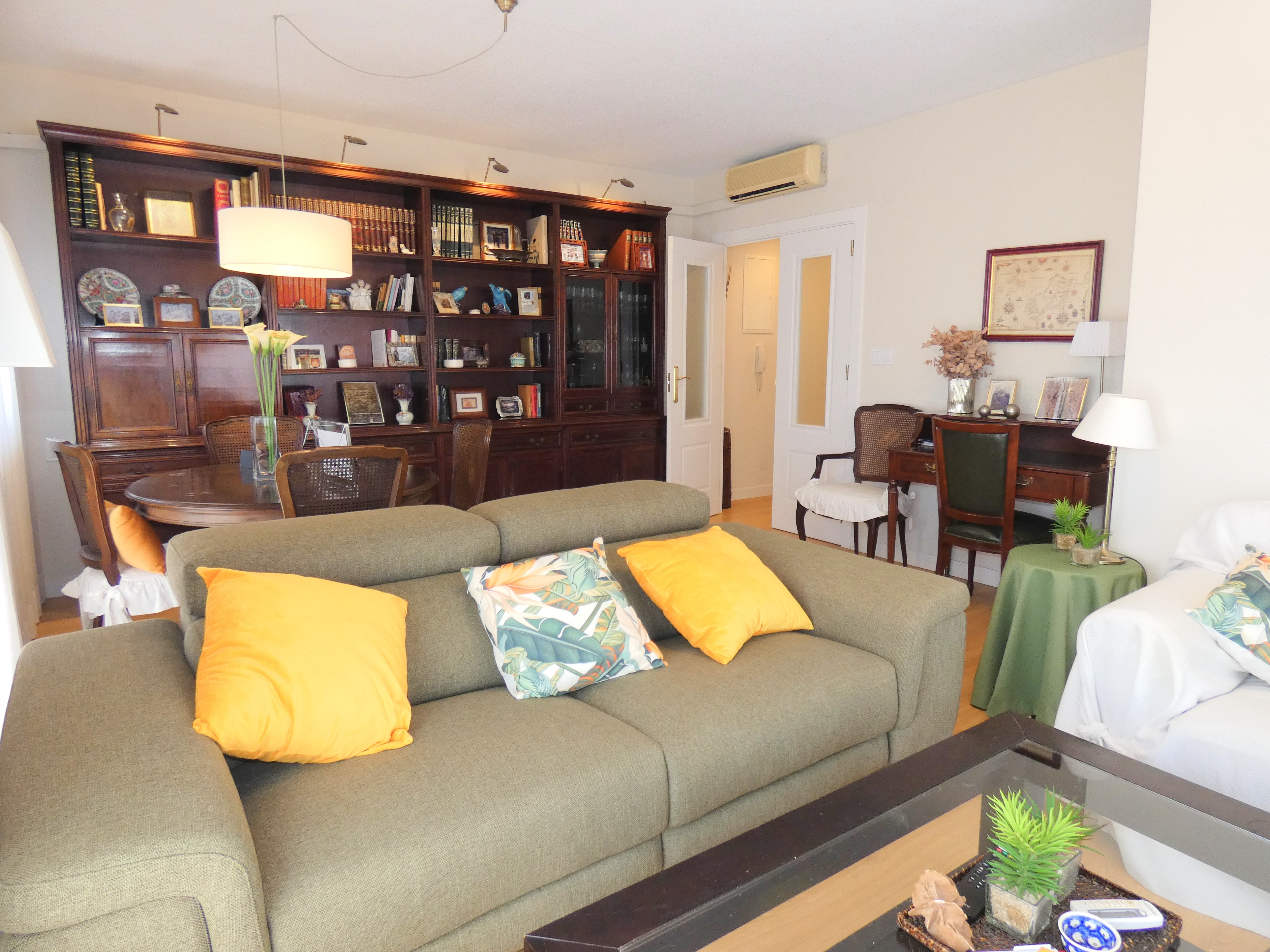 Spacious and Light-Filled Property in Alicante's City Center