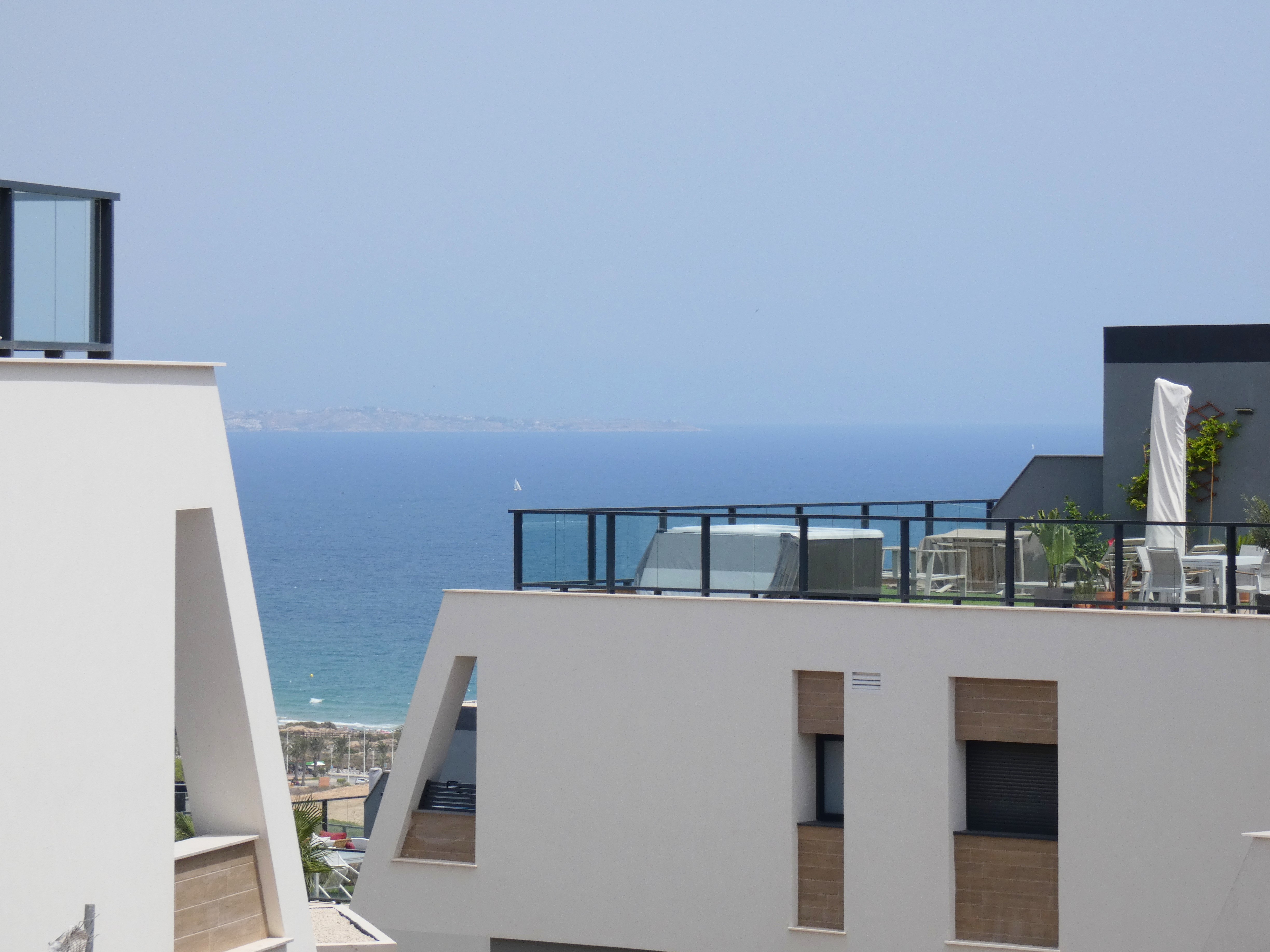 Modern four-bedroom home with sea views in popular Gran Alacant - Lyxfastighet till salu i Gran Alacant, Spanien. Bild 2 av 5 som visar fastighetens bästa drag.